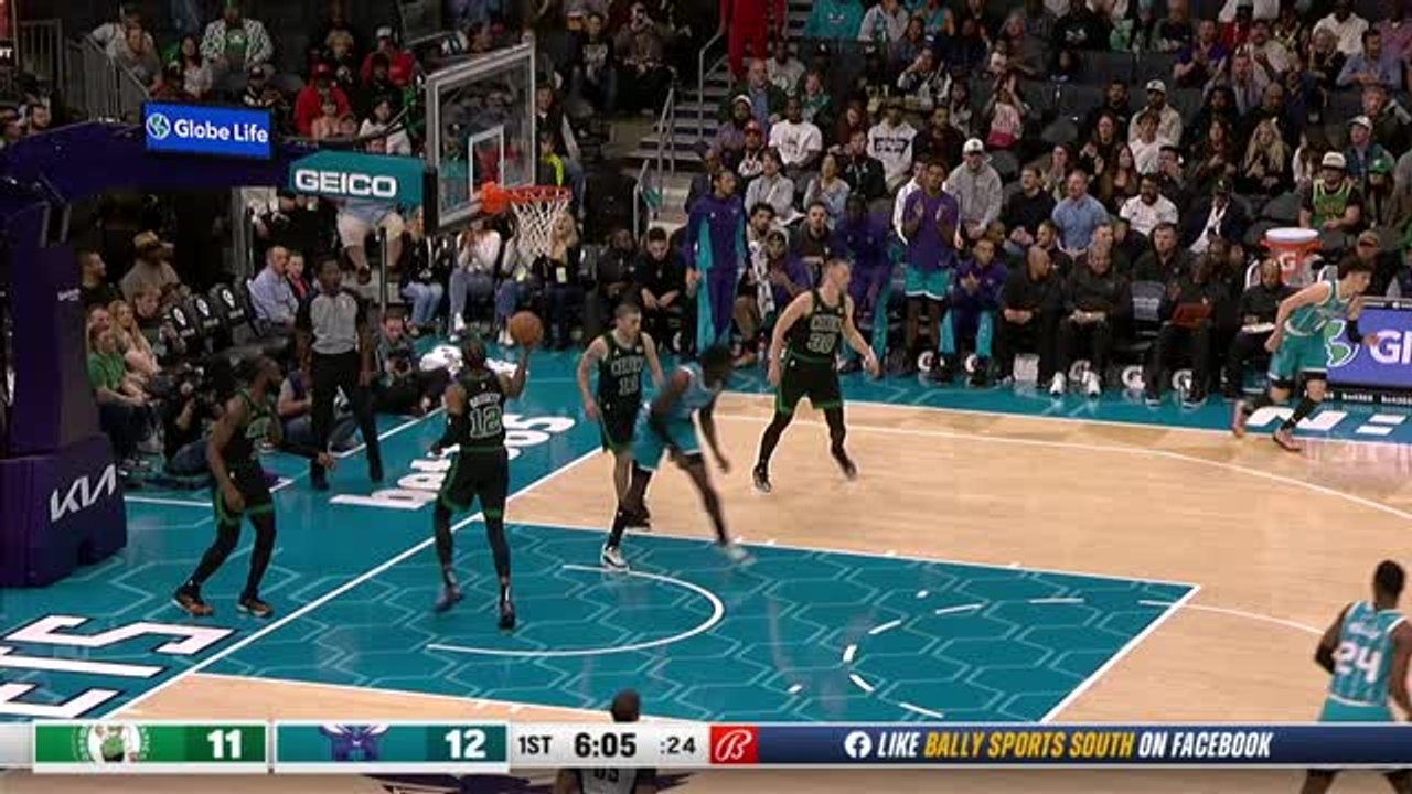 LaMelo Ball's insane behind-the-back dime tees up Williams