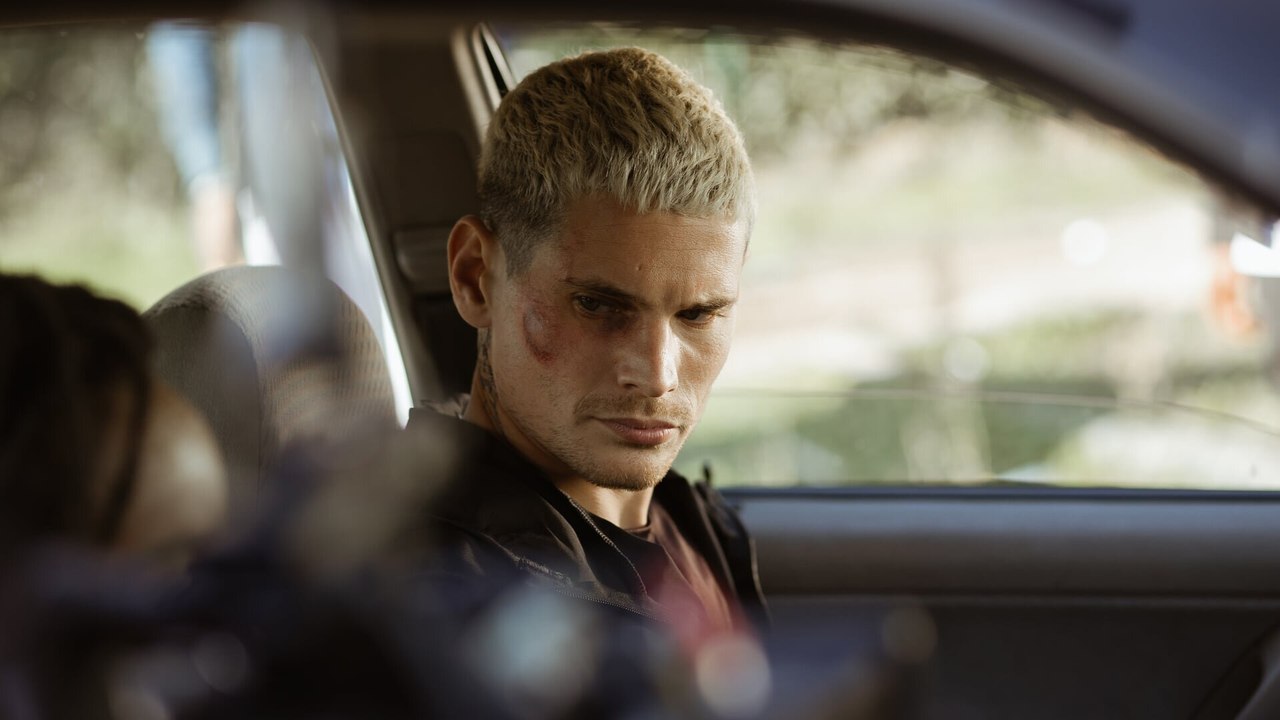 Du crépitement sous les néons