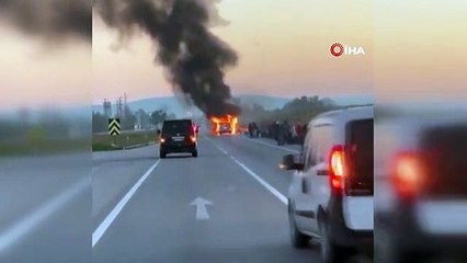 Mevsimlik işçi taşıyan servis alev alev yandı