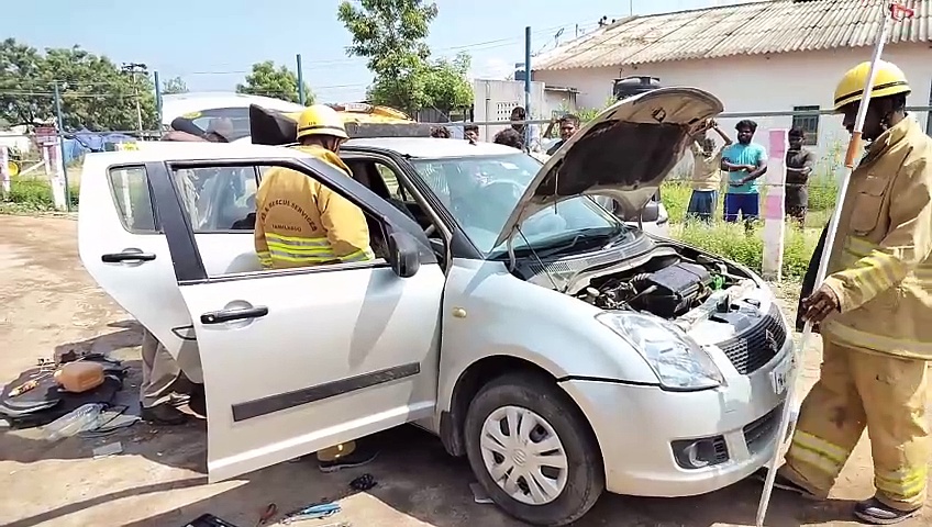 காரில் இருந்து எட்டி பார்த்த நல்ல பாம்பு; காரை நிறுத்திவிட்டு ஓட்டம் பிடித்த விவசாயி