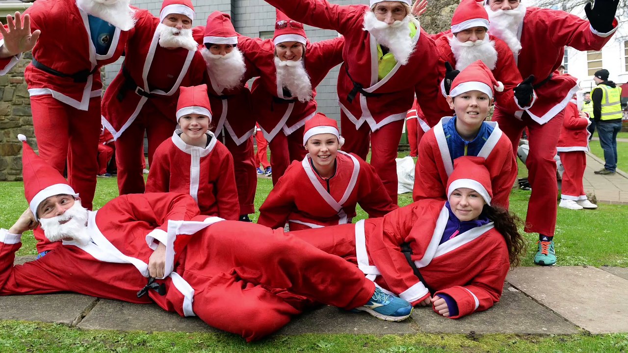 Seaside 'Santa Fun Run' returns to Tenby