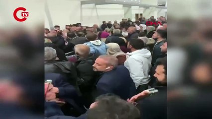 Havalimanında güvenlik görevlileri ile umreden dönenlerin yakınları arasında arbede!