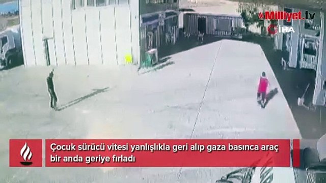 Direksiyona geçen çocuk geri vitese takıp gaza basınca yürekler ağza geldi