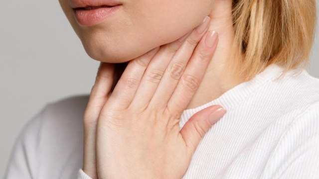 Mal de gorge : quand faut-il s'inquiéter pour un possible cancer ORL ?