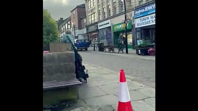 Shocking footage shows armed robbers smashing into Morley jewellers