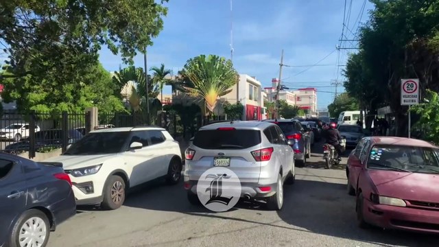 Continúan tapones: Cierre del paso a desnivel de la 27 de Febrero congestiona el tránsito
