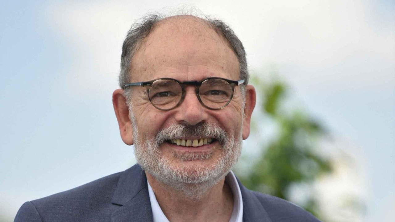 Jean-Pierre Darroussin assume fièrement la différence de 26 ans avec sa femme : "Je suis aussi très jeune d'esprit !