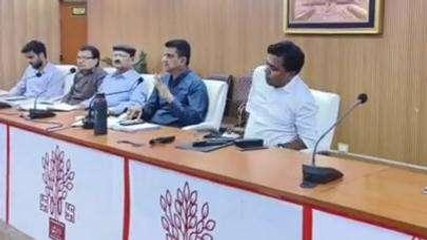 रोहतास: डीएम नवीन कुमार ने की समीक्षा बैठक, देखिए ये खास रिपोर्ट