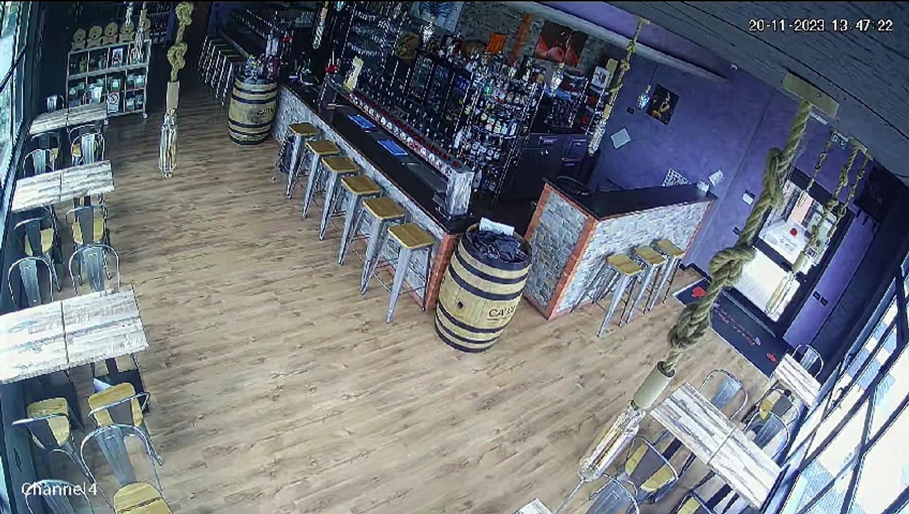 Furto in pieno giorno in una vineria con magro bottino