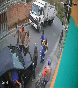 Video de robo agravado registrado en La Paz; tres delincuentes fueron aprehendidos y hay un prófugo