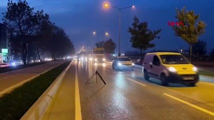 İnegöl'de palet yüklü kamyonet devrildi