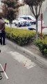 Ambulancia arrolla a hombre atropellado tras accidente