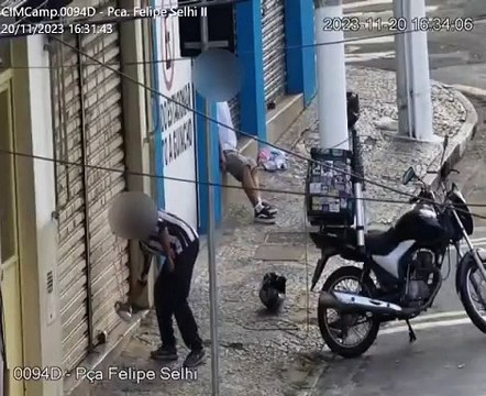 Homem é flagrado pichando lojas no centro de Campinas