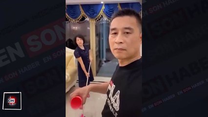 Temizlik yapan karısını sinirlendiren adam