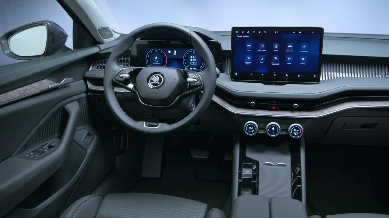 Der neue Skoda Superb L&K - Design Selection L&K Suite mit schwarzem oder cognacfarbenem Leder/Kunstleder