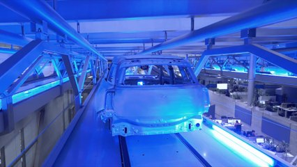 MINI Countryman on the Conveyor Belts in the Central Building