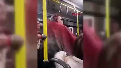 Belediye otobüsü ringe dönüştü! Akıl almaz kavga kamerada