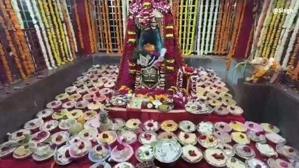 उज्जैन: अंगार के देवता के दरबार में लगा छप्पन भोग, भगवान विष्णु के रूप में दिए दर्शन