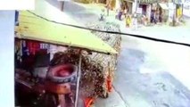 बागपत: गन्ने से भरी ट्रैक्टर ट्राली पलट कर दुकान में घुसी,वीडियो वायरल