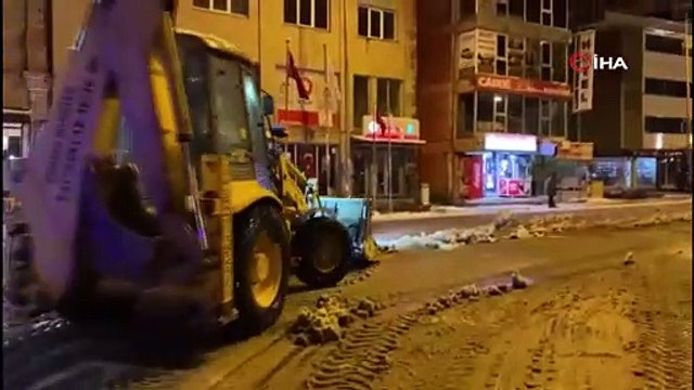 Ardahan’da karla mücadele ekipleri aralıksız çalışıyor