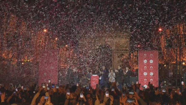 France: coup d'envoi des illuminations de Noël sur les Champs-Elysées