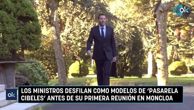 Los ministros desfilan como modelos de 'Pasarela Cibeles' antes de su primera reunión en Moncloa