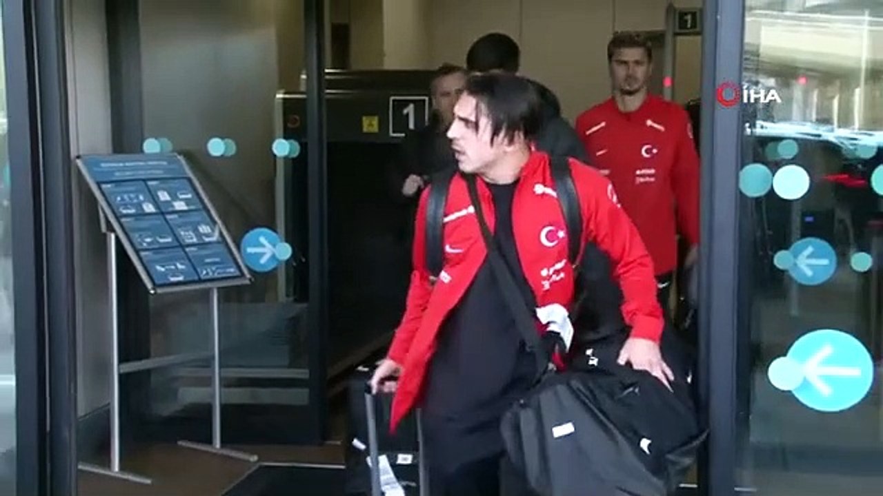 A Milli Futbol Takımı Galler maçının ardından İstanbul'a döndü