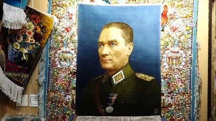 Atatürk'ün portresini ipek halıya işledi