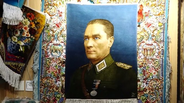 Atatürk'ün portresini ipek halıya işledi