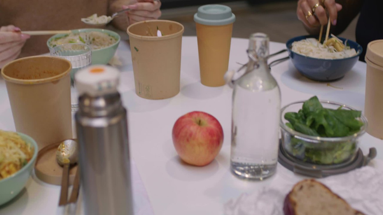 Fast-food : la France risque-t-elle de renoncer à la vaisselle réutilisable ?