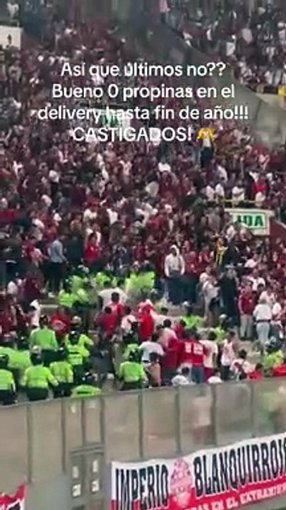 Hinchas de la 'Vinotinto' se burlaron de la Selección Peruana.
