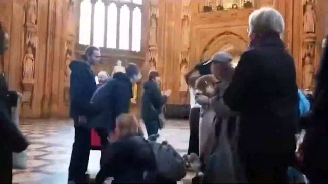 İngiltere Parlamentosu'nda Gazze'de ateşkes çağrısıyla oturma eylemi