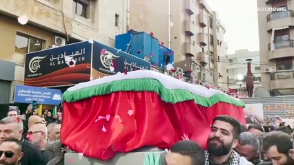 شاهد: قتلا في غارة إسرائيلية في جنوب لبنان.. تشييع مراسلة ومصور قناة الميادين