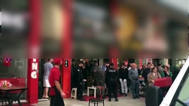 Restoranda yemek yiyen kadın boşandığı eşi tarafından vurularak öldürüldü