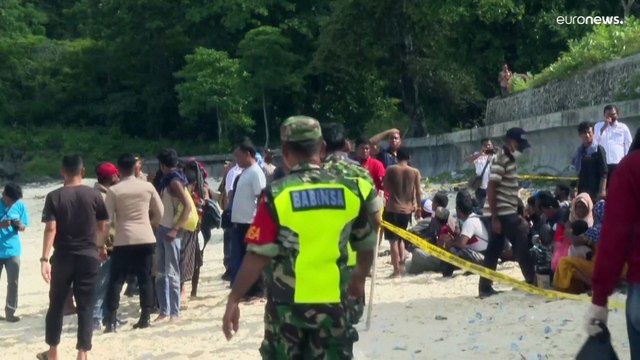 شاهد: بينهم نساء وأطفال.. وصول أكثر من مئتي لاجئ من الروهينغا إلى إندونيسيا