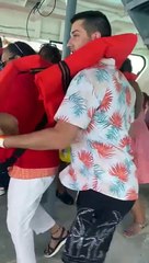 La barca sta affondando, passeggero riprende tutto in live