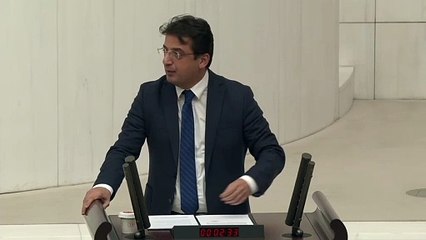 CHP’li Emre: “Kahve ya da kola çocukları öldürmüyor ama bu çelikle imal edilen silahlar binlerce çocuğu öldürdü”