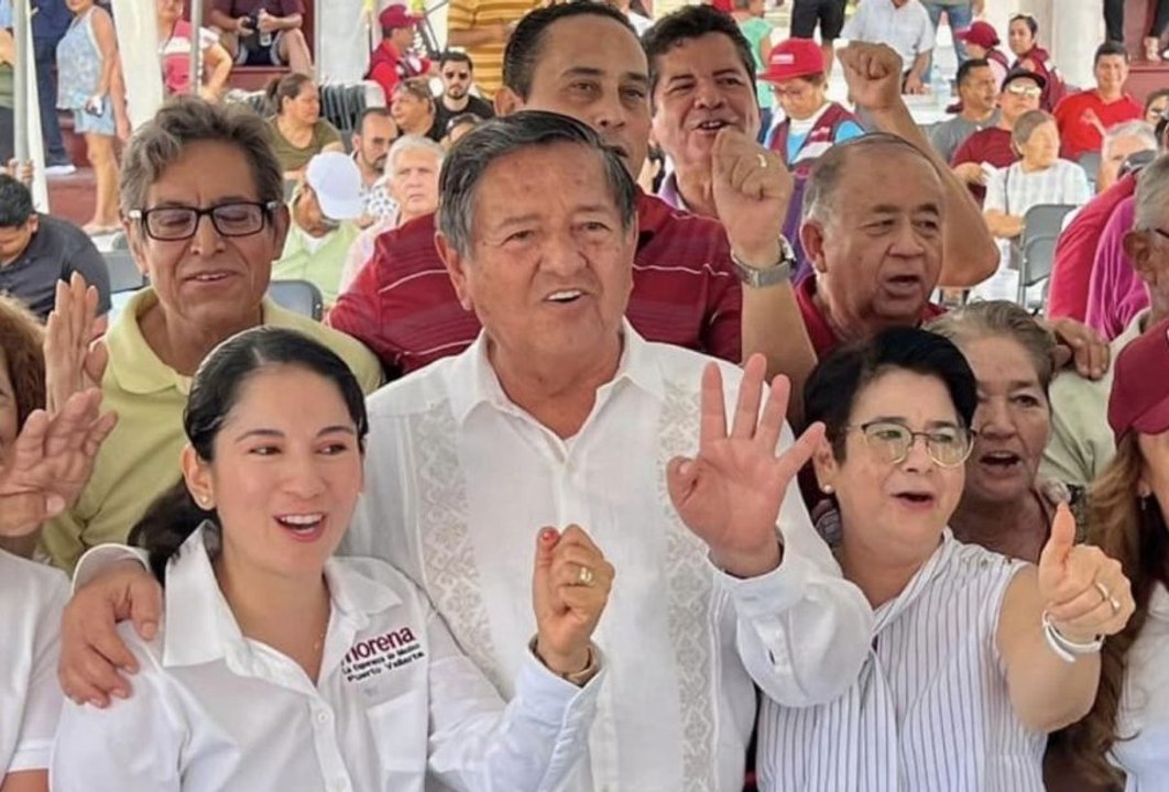 Se avoraza familia Michel y registra a Chuyita y a Flor a la alcaldía