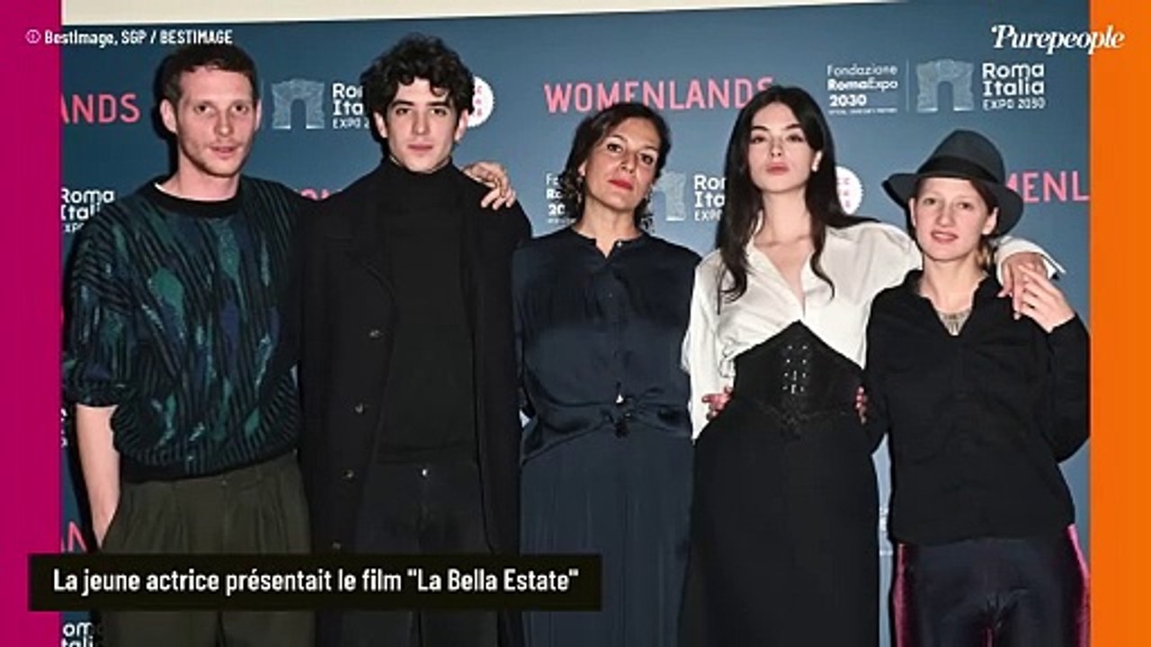 Deva Cassel en noir et blanc pour défendre son histoire d'amour, un look qui rappelle ceux de sa maman Monica Bellucci