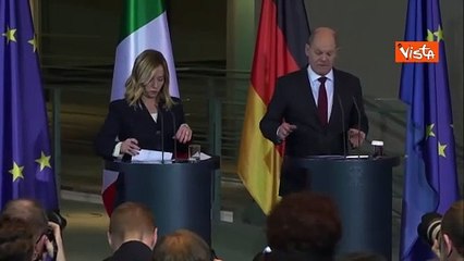 Migranti, Scholz: "Osserviamo con interesse protocollo tra Italia e Albania"