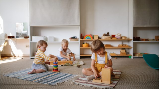 Alpes-Maritimes : une maman récupère son bébé “défiguré” à la crèche, il aurait été mordu “20 fois”