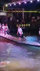 Lui il maitrise comme un pro l'équilibre