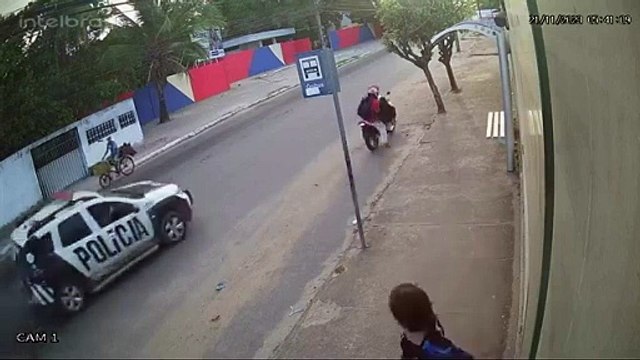Policiais atropelam, atiram e matam criminosos após série de assaltos