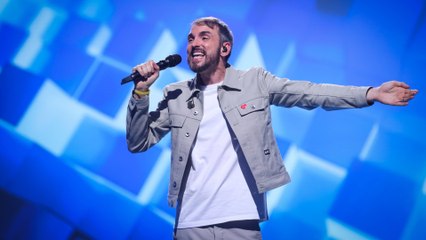 GALA VIDEO - Christophe Willem “au repos vocal”, il prend une décision compliquée…