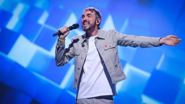 GALA VIDEO - Christophe Willem “au repos vocal”, il prend une décision compliquée…