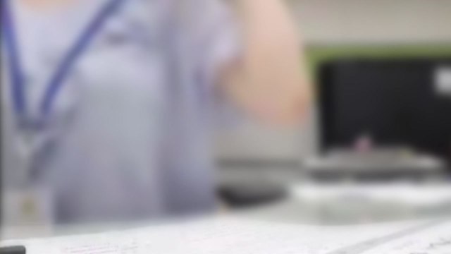 [단독] 사무실 근무 중 신체노출 방송한 7급 공무원... 정직 3개월 / YTN