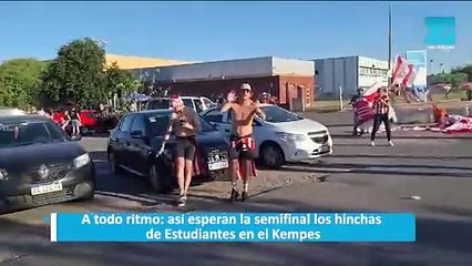 A todo ritmo: así esperan la semifinal los hinchas de Estudiantes en el Kempes
