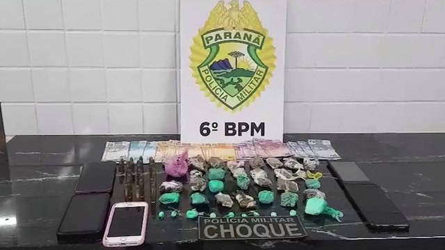 Indivíduos em posse de drogas são detidos no bairro Floresta