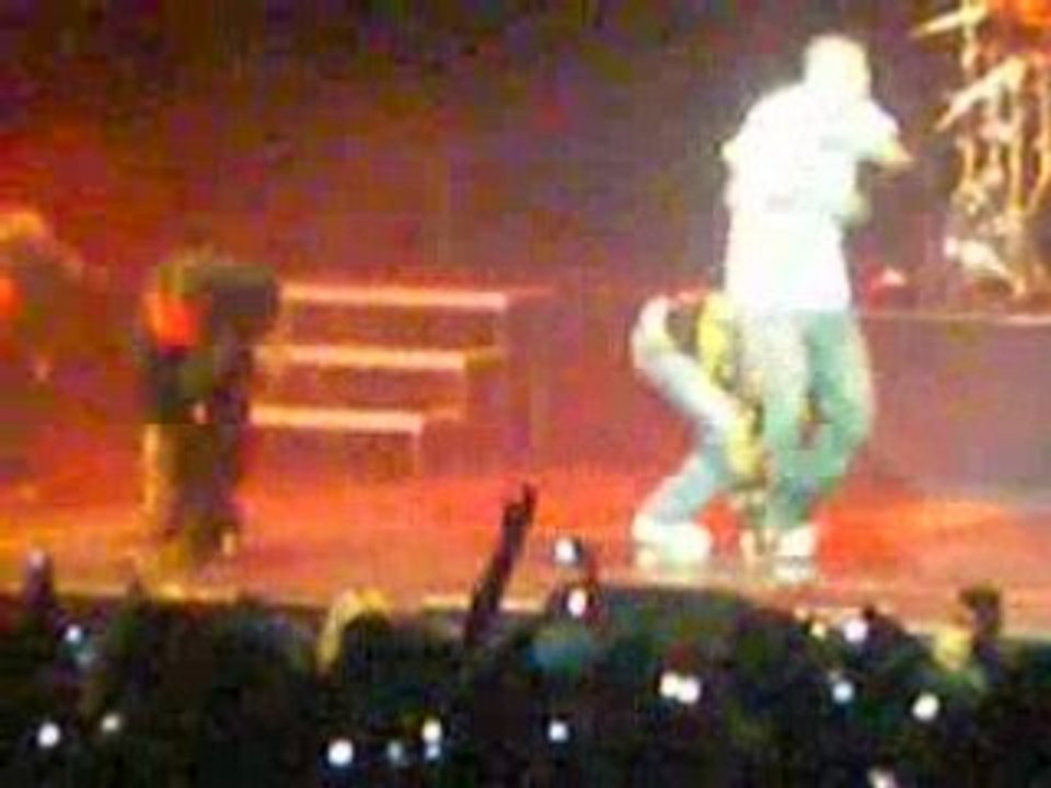 Gimme that(2) concert chris brown paris