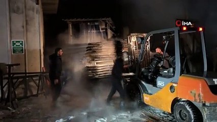 Kereste fabrikasındaki yangın 3,5 saatte söndürüldü
